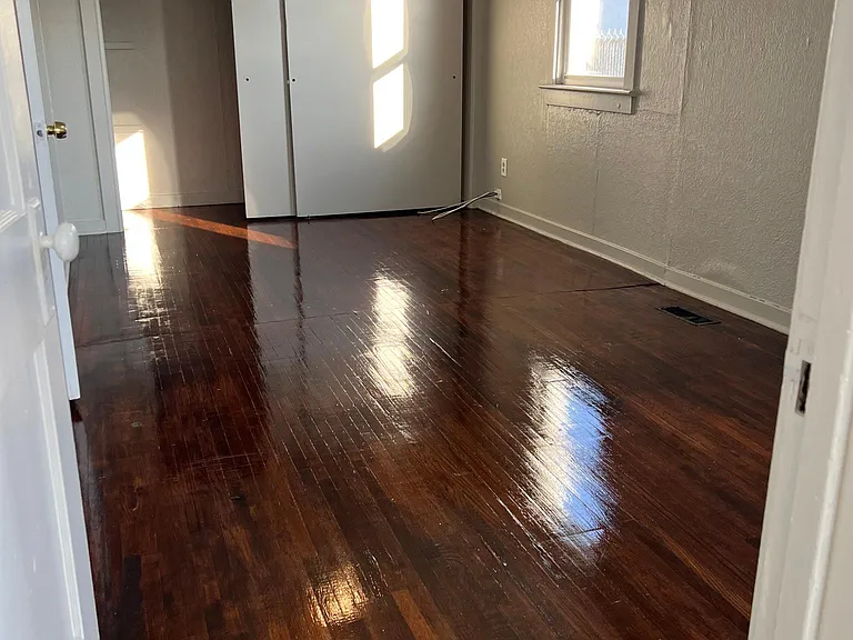 310 Mary Ave — Photo 6