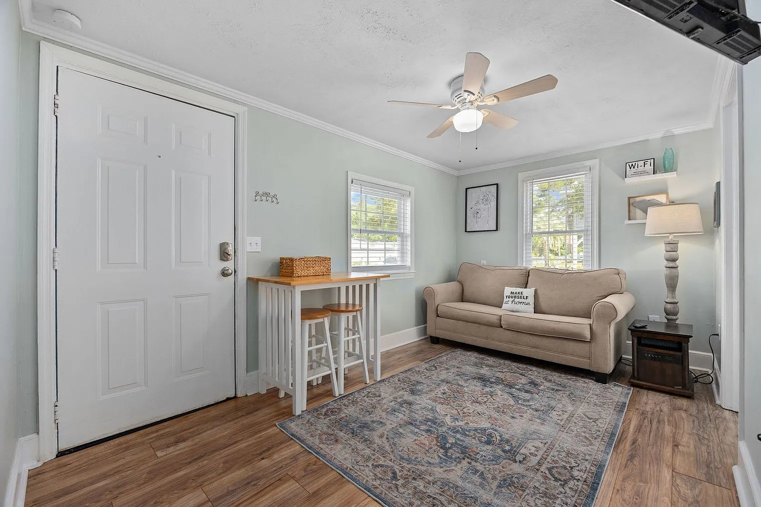2 bed, 1.0 bath, 893 sqft, $3,004 — Photo 1