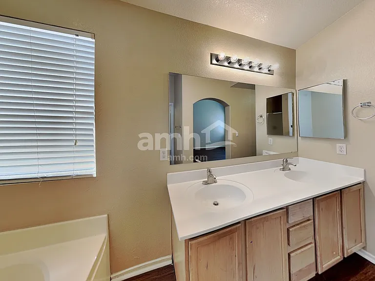 7926 N 54th Dr — Photo 13