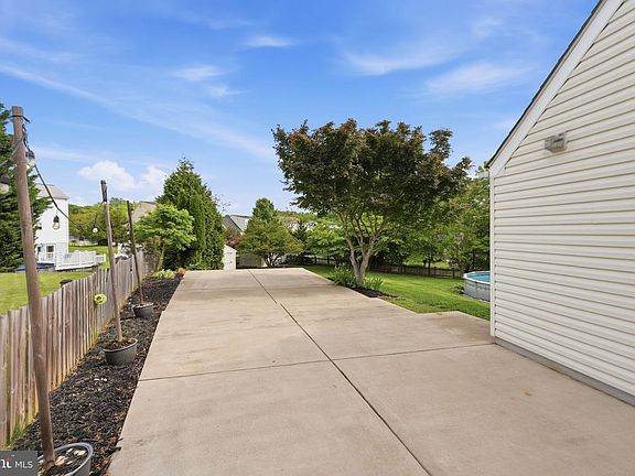 5th image of 5626 Reardon Ln