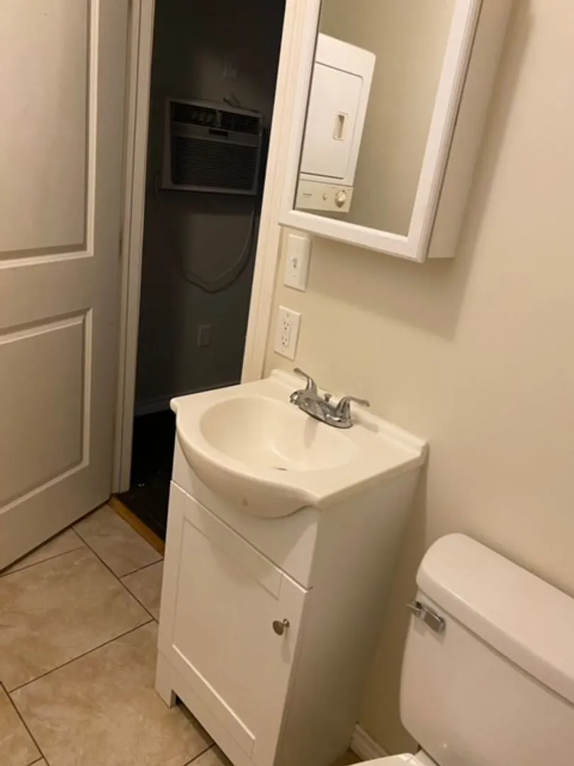 1 Bedroom — Photo 4