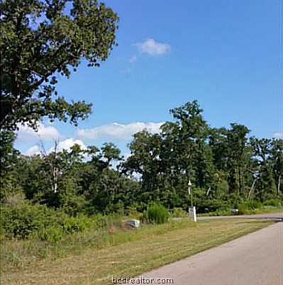 4th image of Strathmore Dr
