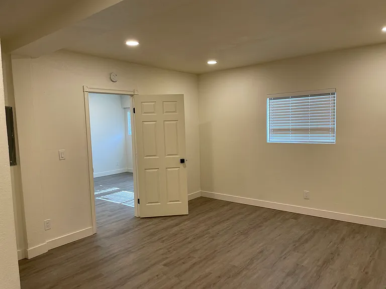Zelma Apartments — Photo 24