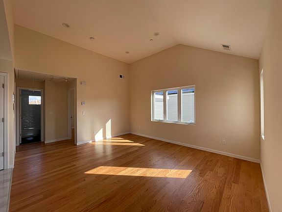 5th image of 126 Boundary Ave #B
