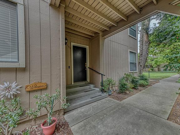 2nd image of 195 Del Monte Ln