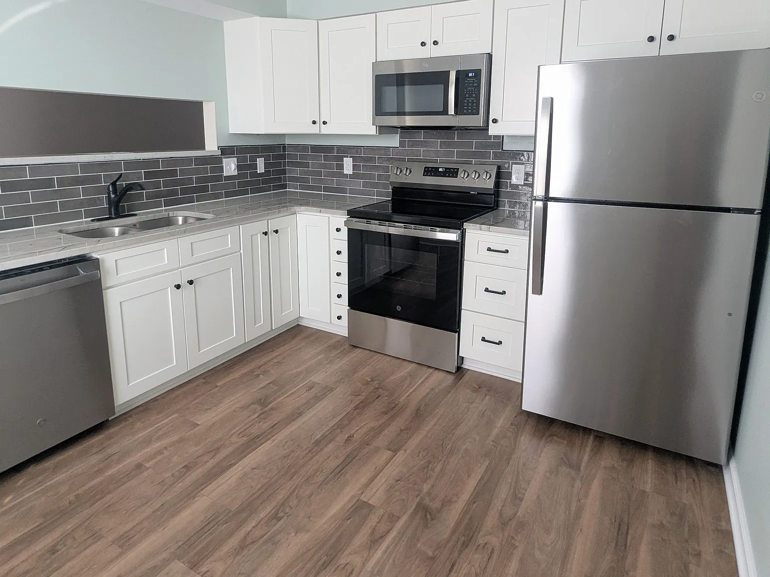 2 bed, 2.5 bath, 1396 sqft, $1,800 — Photo 1
