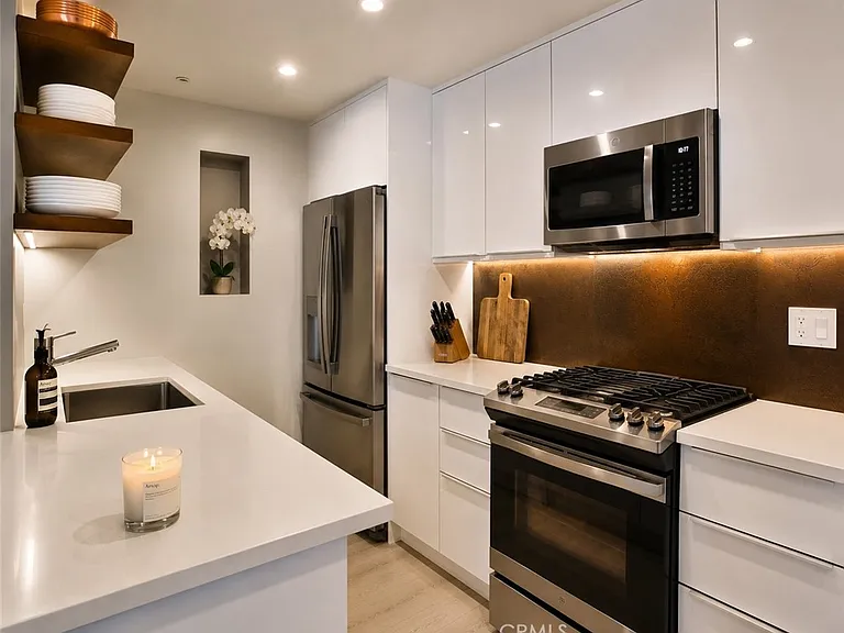 7320 Hawthorn Ave #206 — Photo 5