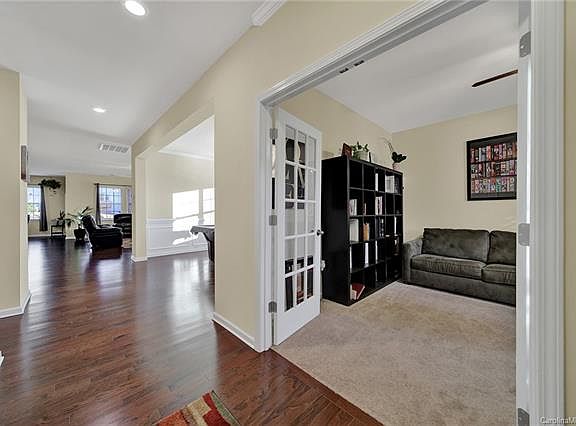 4th image of 1111 Princeton Dr