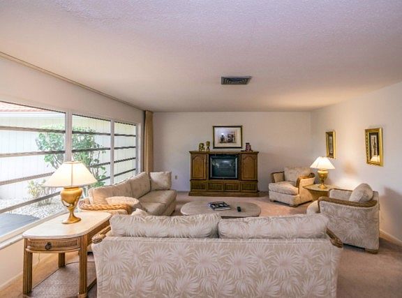 4th image of 301 Belvedere Ct