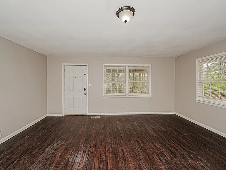 1116 Hayes Rd — Photo 5