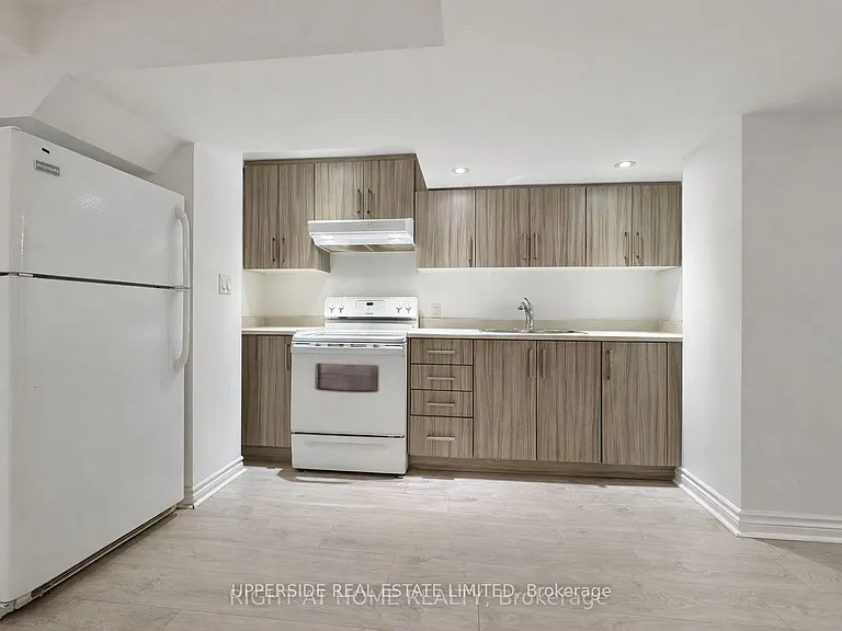 46 Country Ln #LOWER — Photo 2