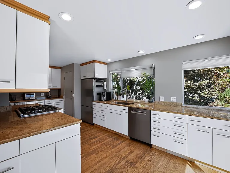 5615 Princeton Ave NE — Photo 19