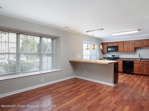 5th image of 260 Brookfield Dr