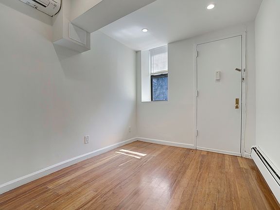 4th image of 31 E 1st St