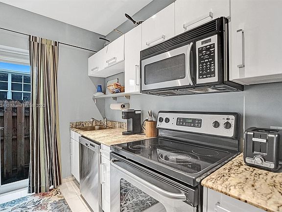 5th image of 328 Euclid Ave APT 106