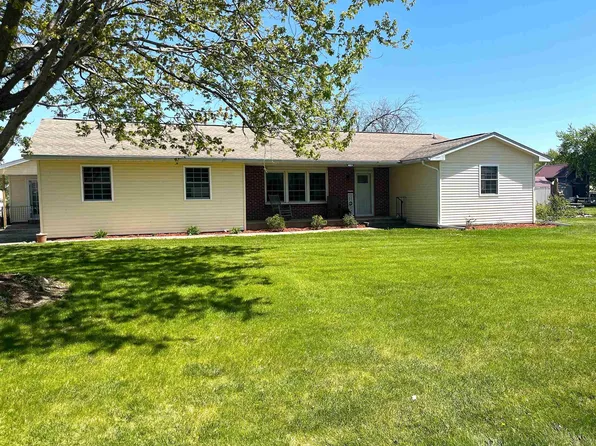 482 E 4th St, Woodhull, IL 61490