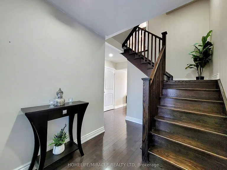 34 Donomore Dr — Photo 3