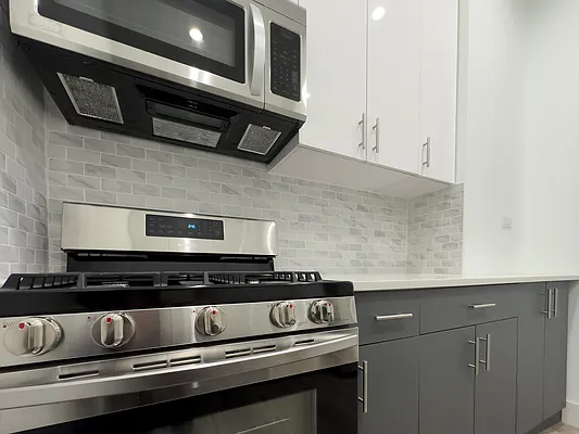 Rented by R New York | media 7