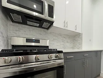 Rented by R New York