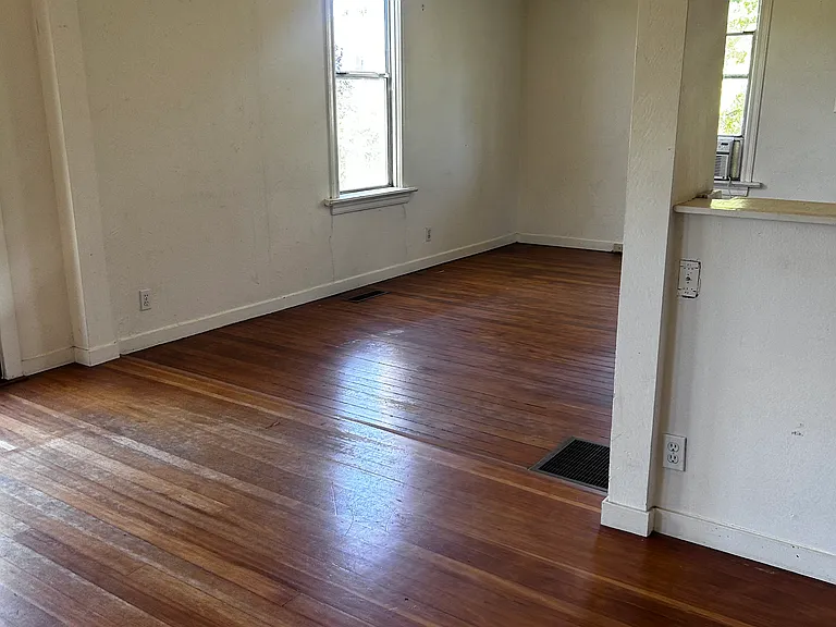 685 Edwards St — Photo 7