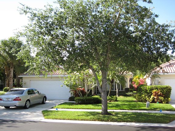 3/3 + Den, 2 car Gar.