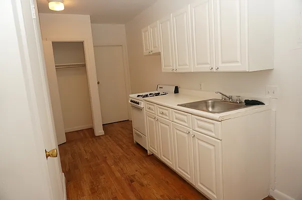 Rented by J Misrahi Realty Corp | media 28