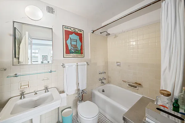 Sold by Domus Realty | media 12