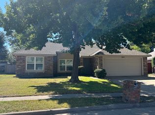 2214 Belton Dr, Arlington, TX 76018