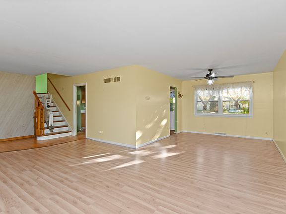 3rd image of 22501 Mission Dr