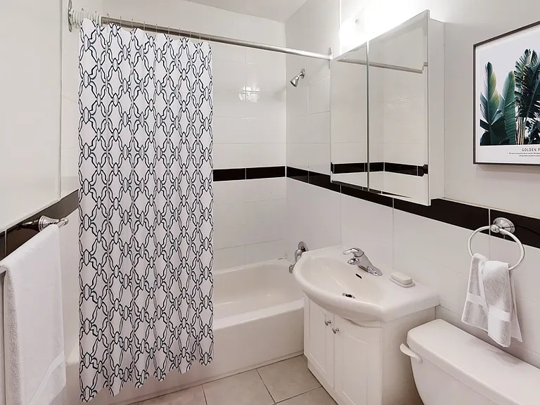 523 Finch Ave W — Photo 5