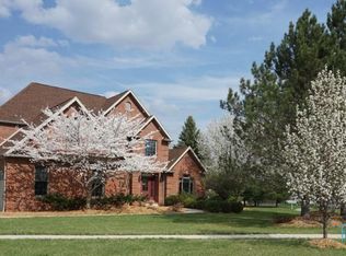 705 Meadowview Dr, Findlay, OH 45840