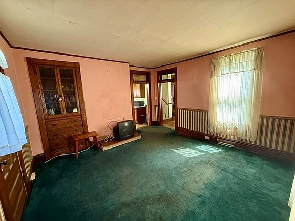 5th image of 211 Birch Avenue