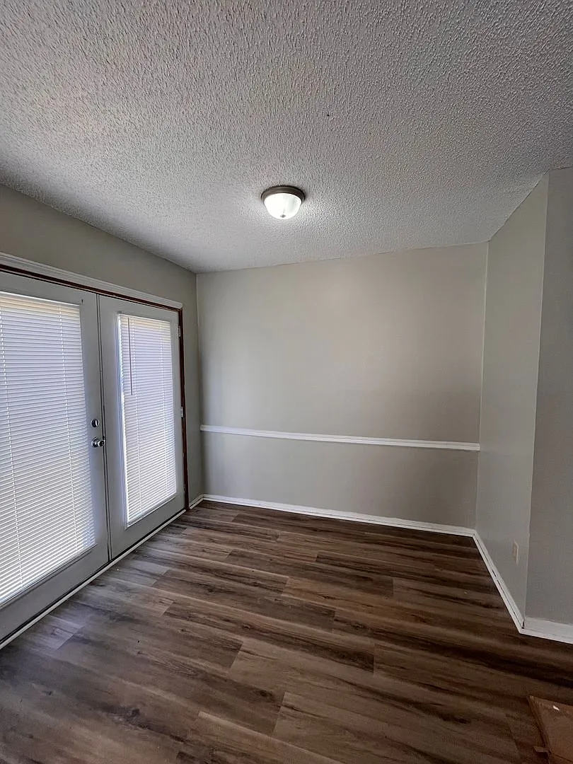 Three-bedroom townhouse in Lake Park — Photo 4