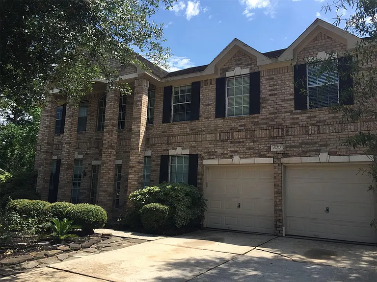 20703 Riviere Ln — Photo 2