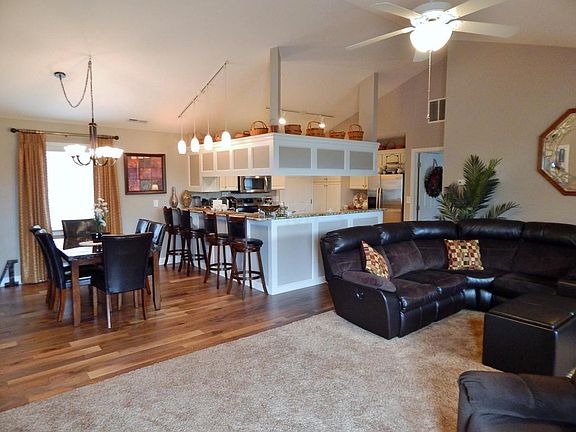 5th image of 559 Richmond Dr