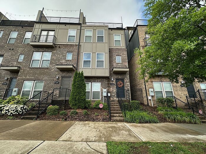 2nd image of 2724 Grand Union Way