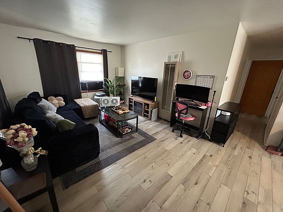 3rd image of 3723-31 W Lapham St #4