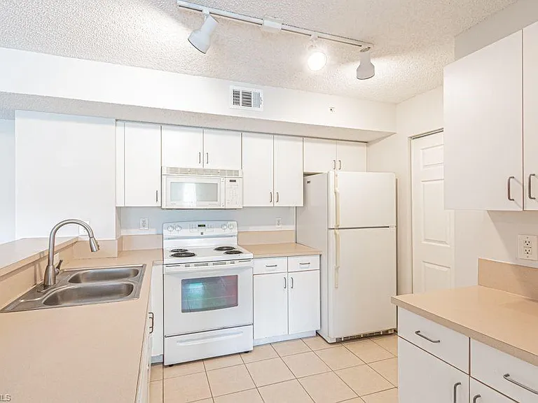 1810 Florida Club Cir #1204 — Photo 8