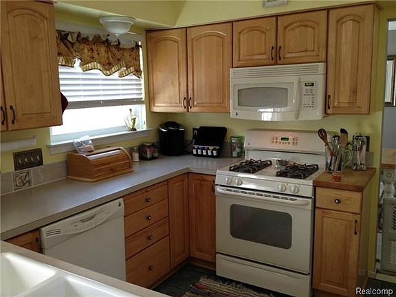 5th image of 7786 Millwood Dr #35