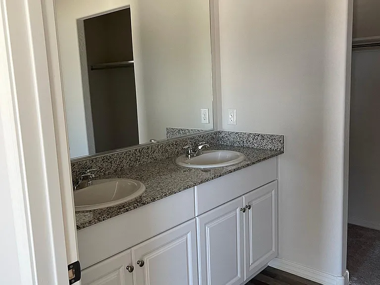 1008 W Nina Dr — Photo 3