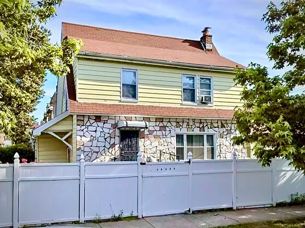 10450 210th St, Queens Village, NY 11429