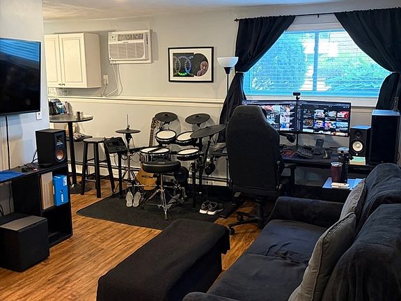 4th image of 180C River St APT 7