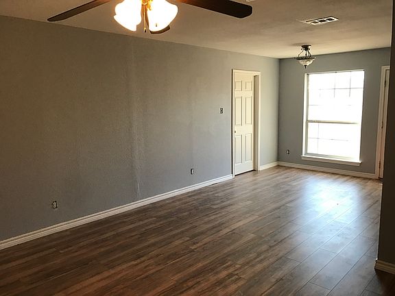 2nd image of 614 Old Waxahachie Rd