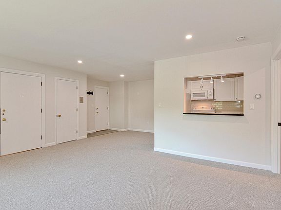 3rd image of 56 Jacqueline Rd APT 10
