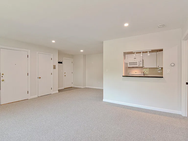 56 Jacqueline Rd #10 — Photo 3
