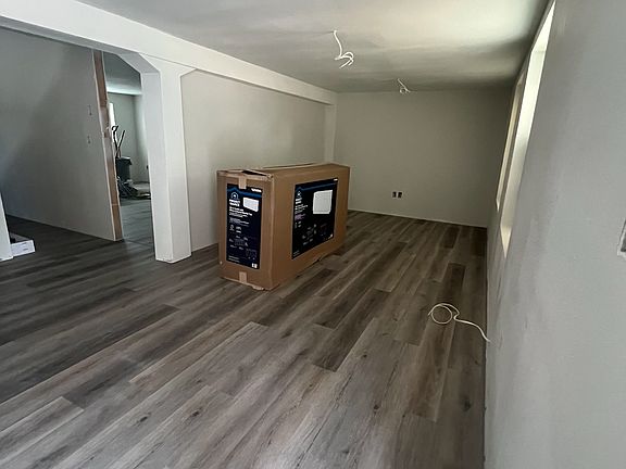 Entry/Living room