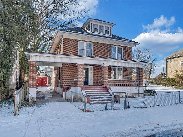 1518 Chapman Ave SW — Photo 3