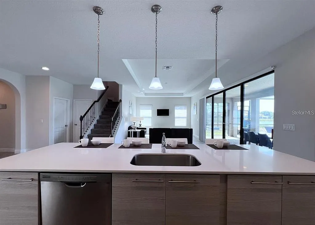 4 bed, 4.5 bath, 2551 sqft, $2,900 — Photo 4