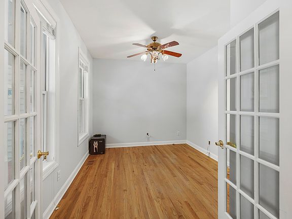 5th image of 541 Woodspring Rd