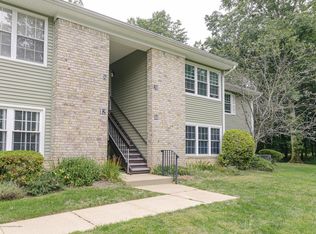 16 Arrowwood Ct, Red Bank, NJ 07701